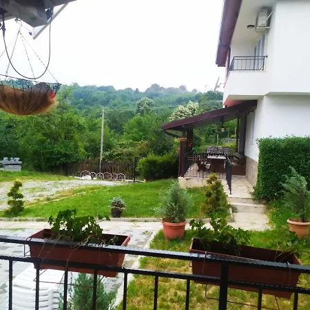 Holiday home бадевски рай-къща надежда