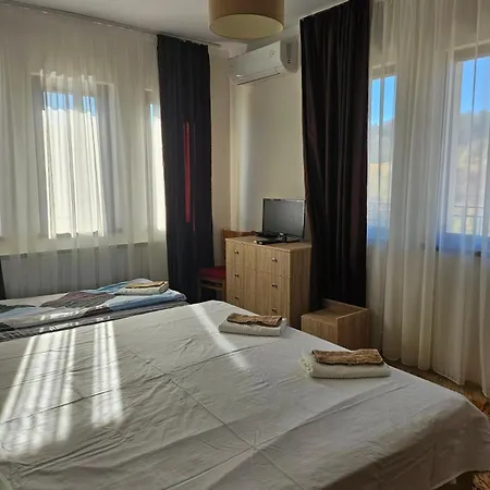 Holiday home бадевски рай-къща надежда