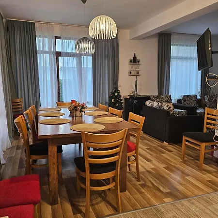 Holiday home бадевски рай-къща надежда